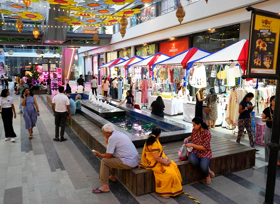 Open-Air Shopping Experience